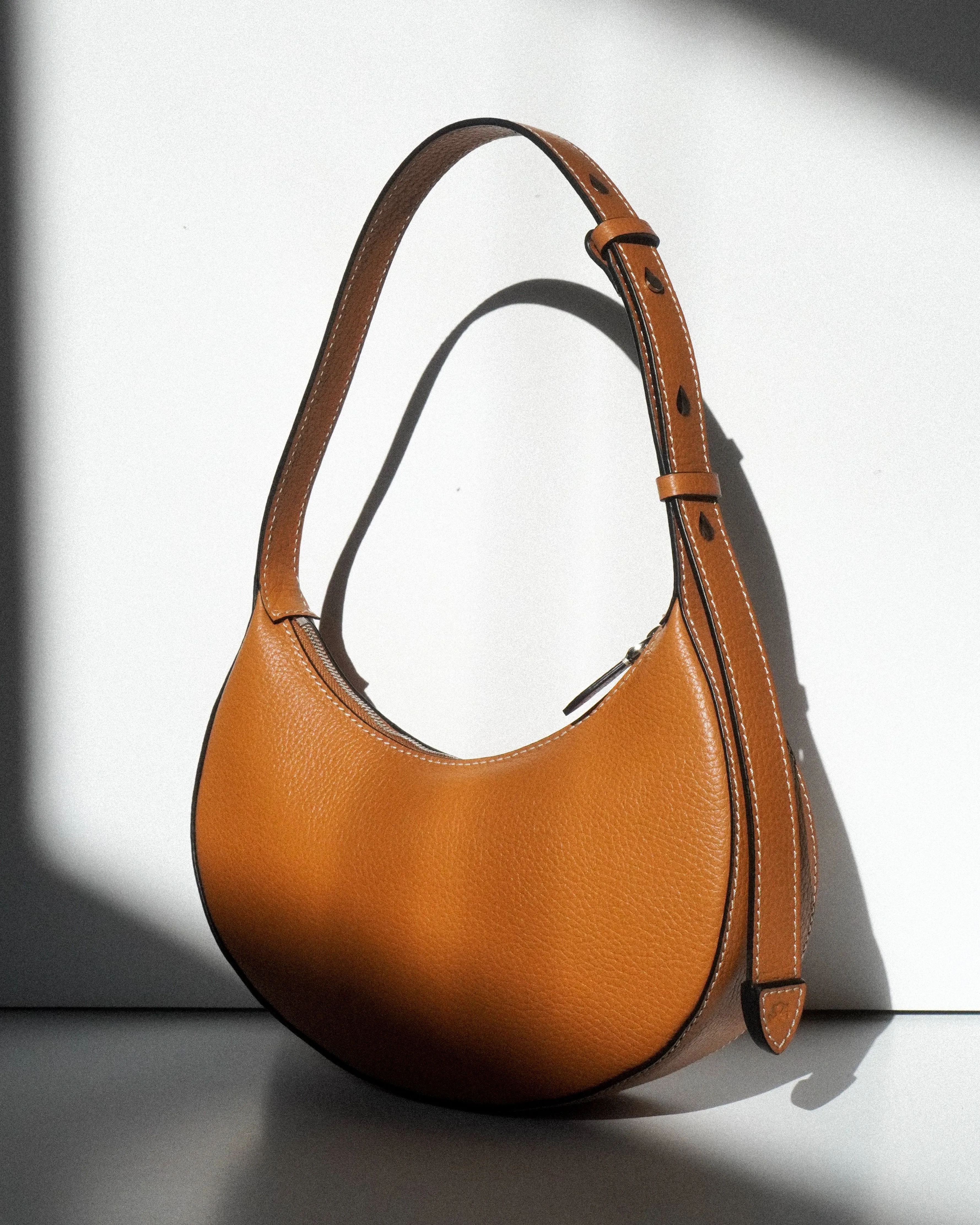 Lola Baguette Bag | Caramel Pebble